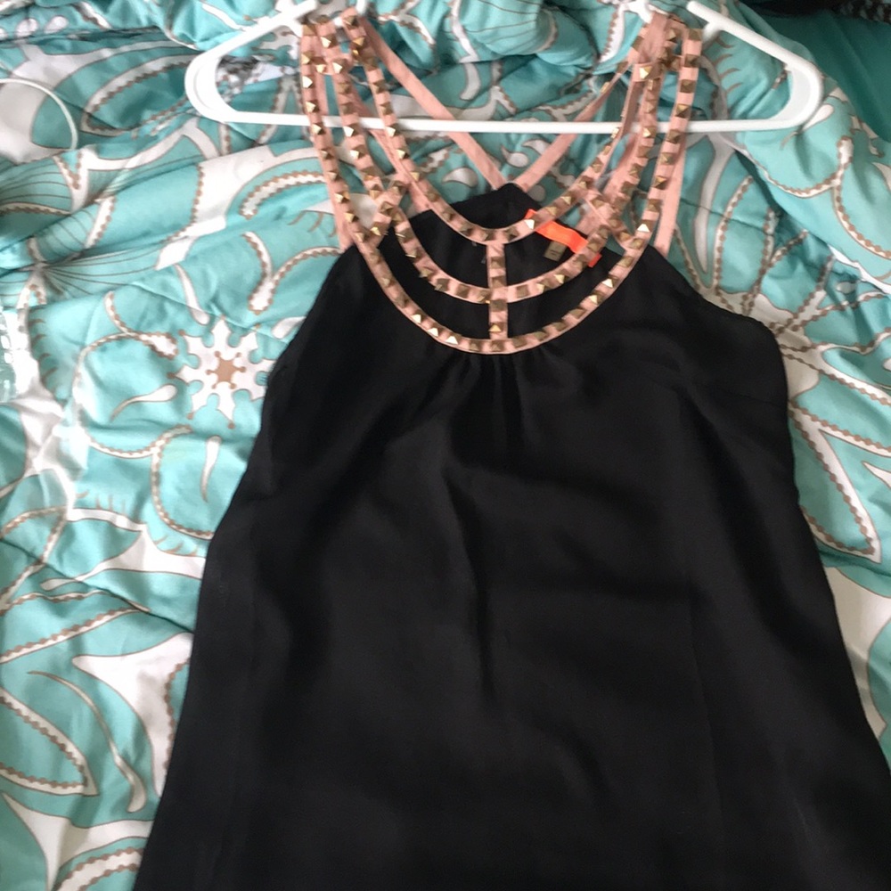 Stud detail black top